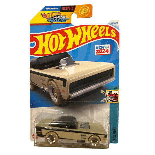 228/250 Hot Wheels Die-Cast Car Small Bloc 5/5 Tooned Beige Black Chrome Gold